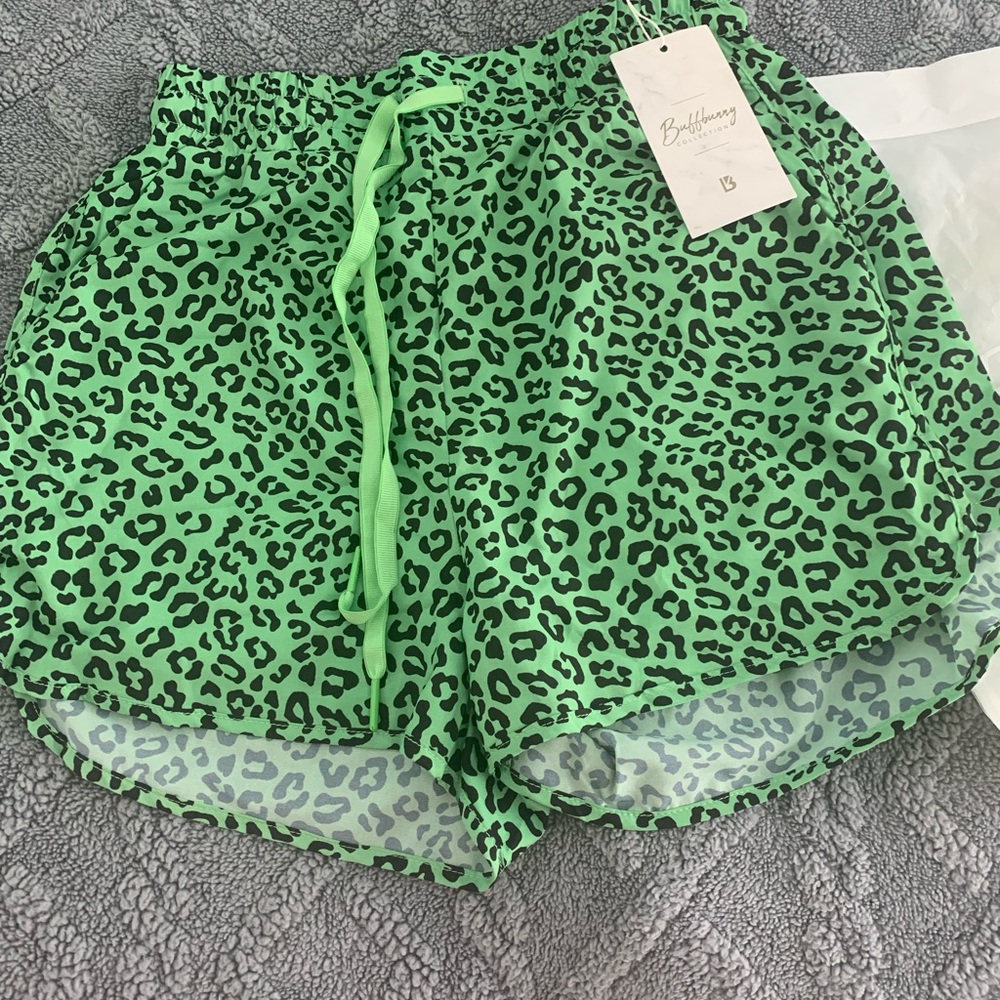 NWT Buff Bunny Flo Short V2 Green leopard short XS 
No longer available